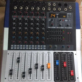 audio mixing console